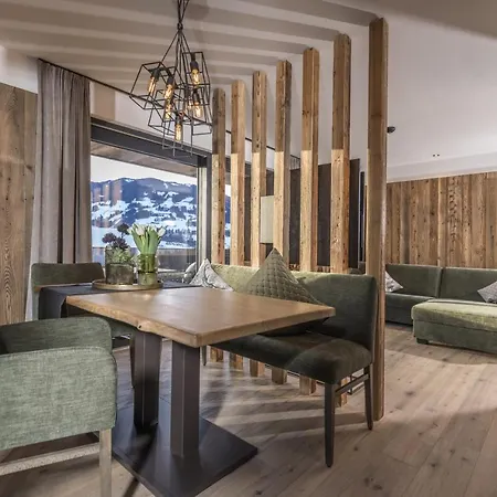 Seven Reasons / Panorama View Aparthotel Hart im Zillertal